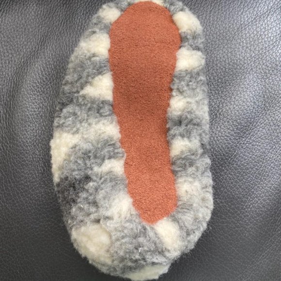 100% WOOL LADIES SLIPPERS SIZE 9. - Picture 3 of 4